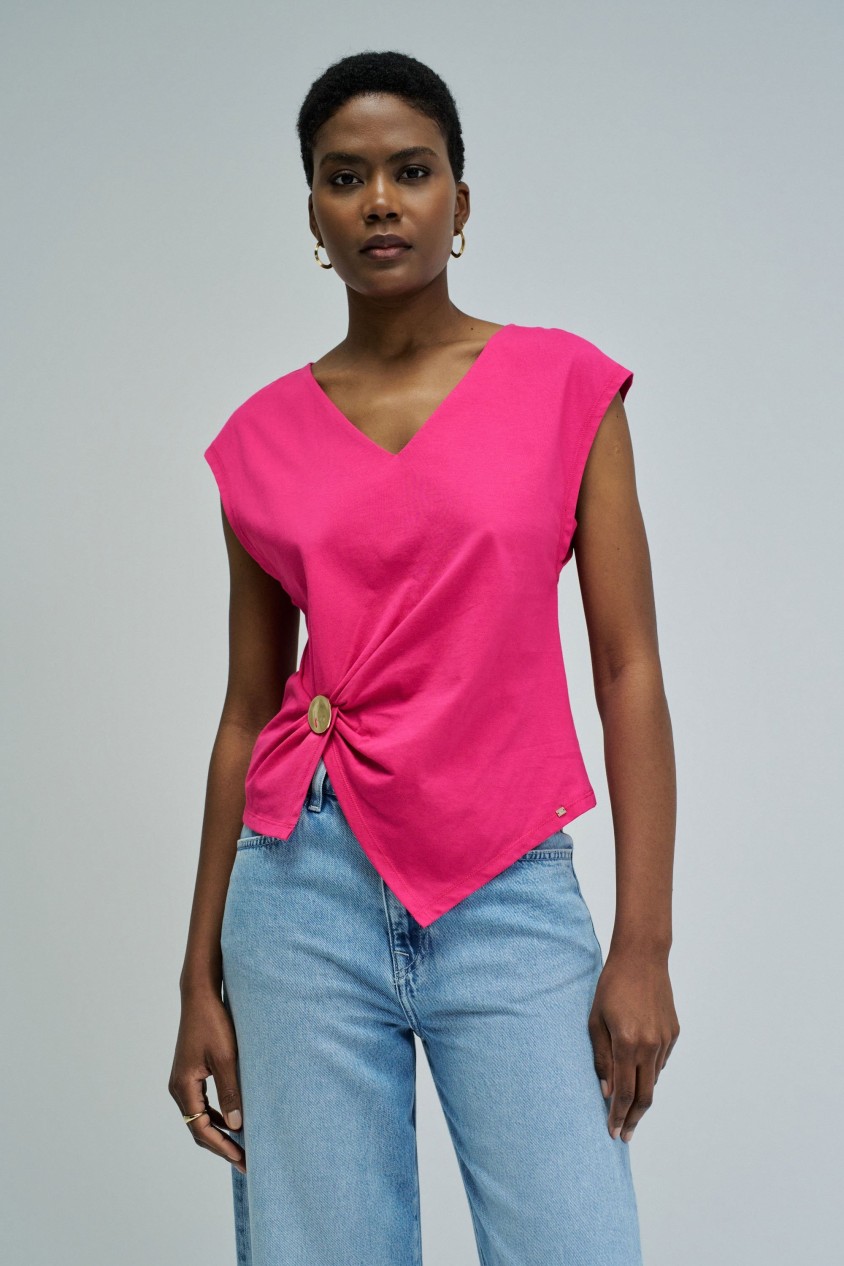 T-SHIRT CON APLICACI�N DORADA