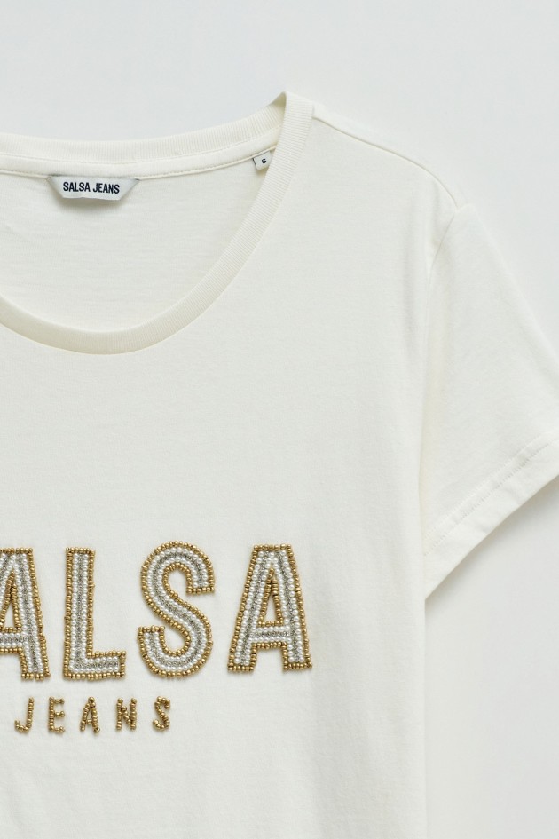 T-SHIRT MET MERKOPDRUK