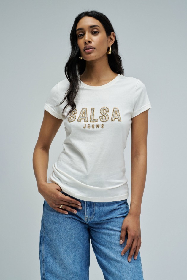 T-SHIRT MET MERKOPDRUK