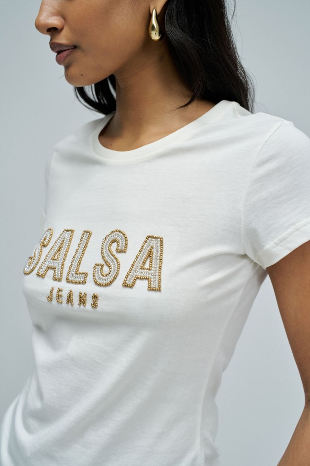 T-SHIRT MET MERKOPDRUK