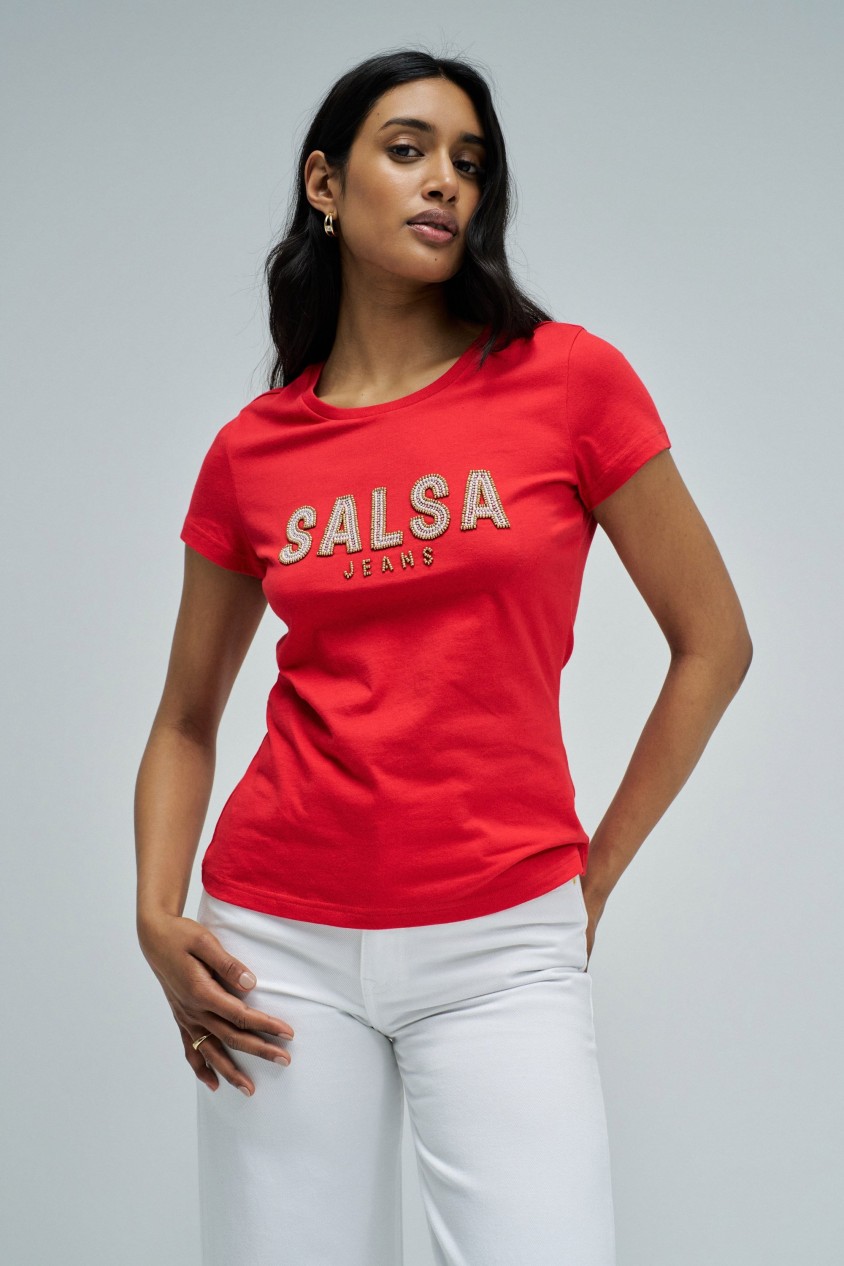 T-SHIRT MET MERKOPDRUK