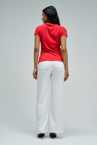 T-SHIRT MET MERKOPDRUK