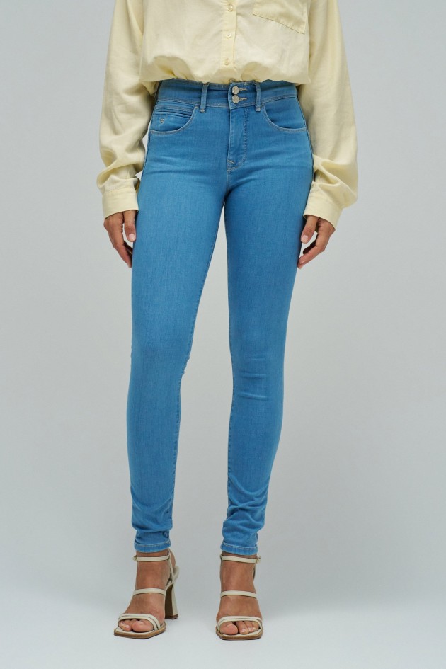 SECRET PUSH IN SKINNY SOFT TOUCH JEANS