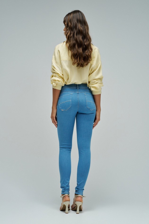 SECRET PUSH IN SKINNY SOFT TOUCH JEANS
