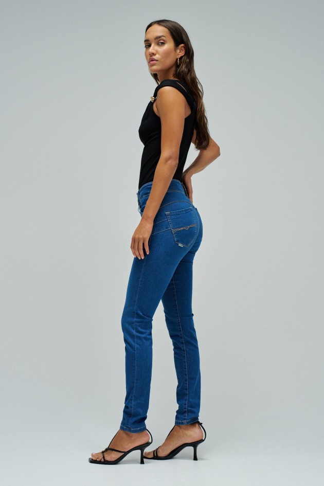 SECRET PUSH IN SKINNY JEANSSOFT TOUCH