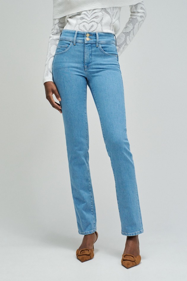 SECRET PUSH IN SLIM JEANS