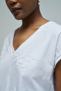 T-SHIRT AVEC BRODERIES