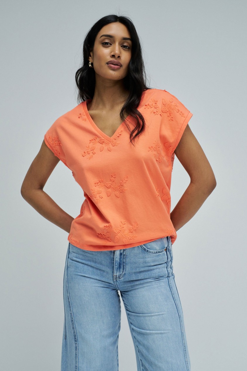 T-SHIRT MIT BESTICKUNG