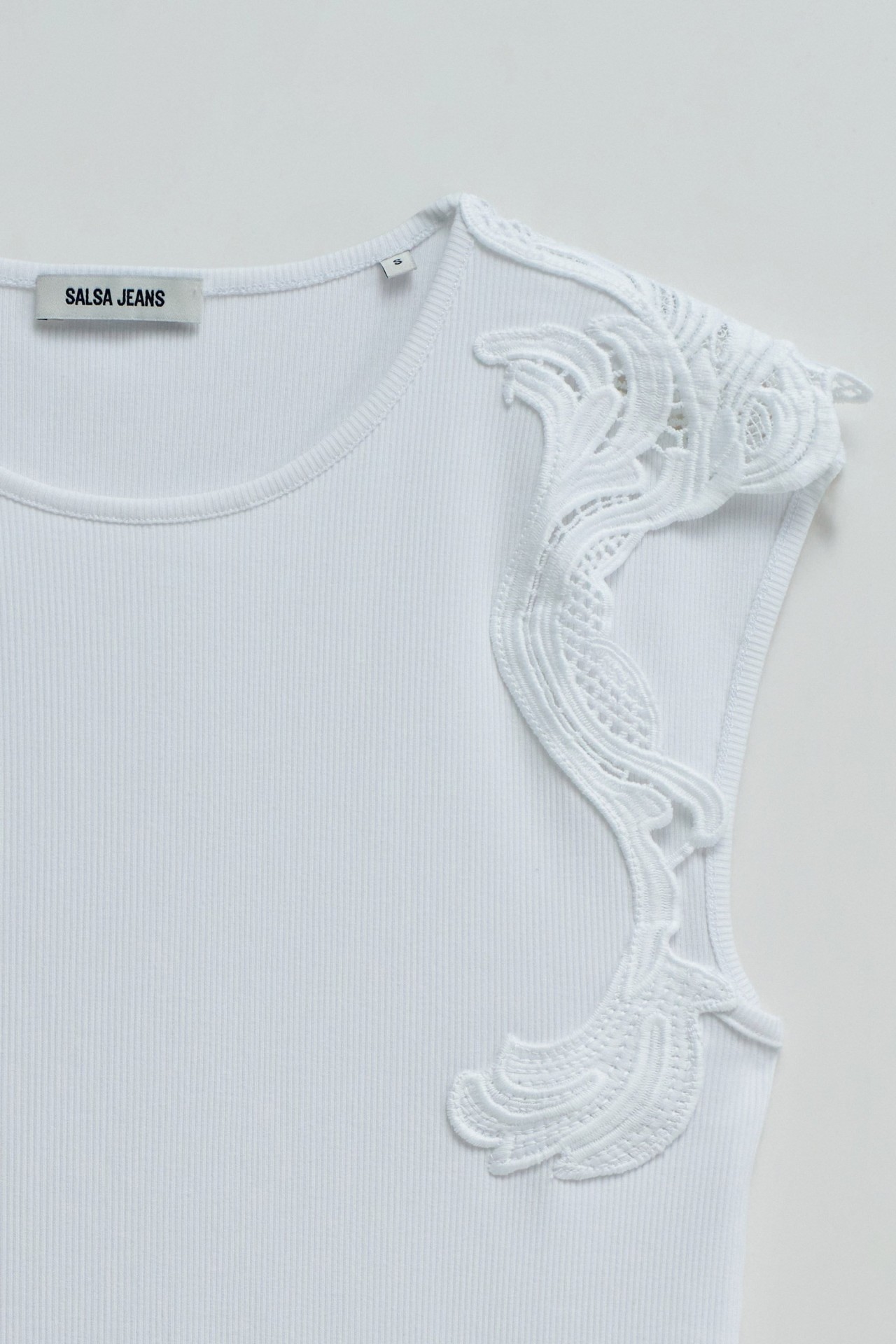 TOP WITH LACE