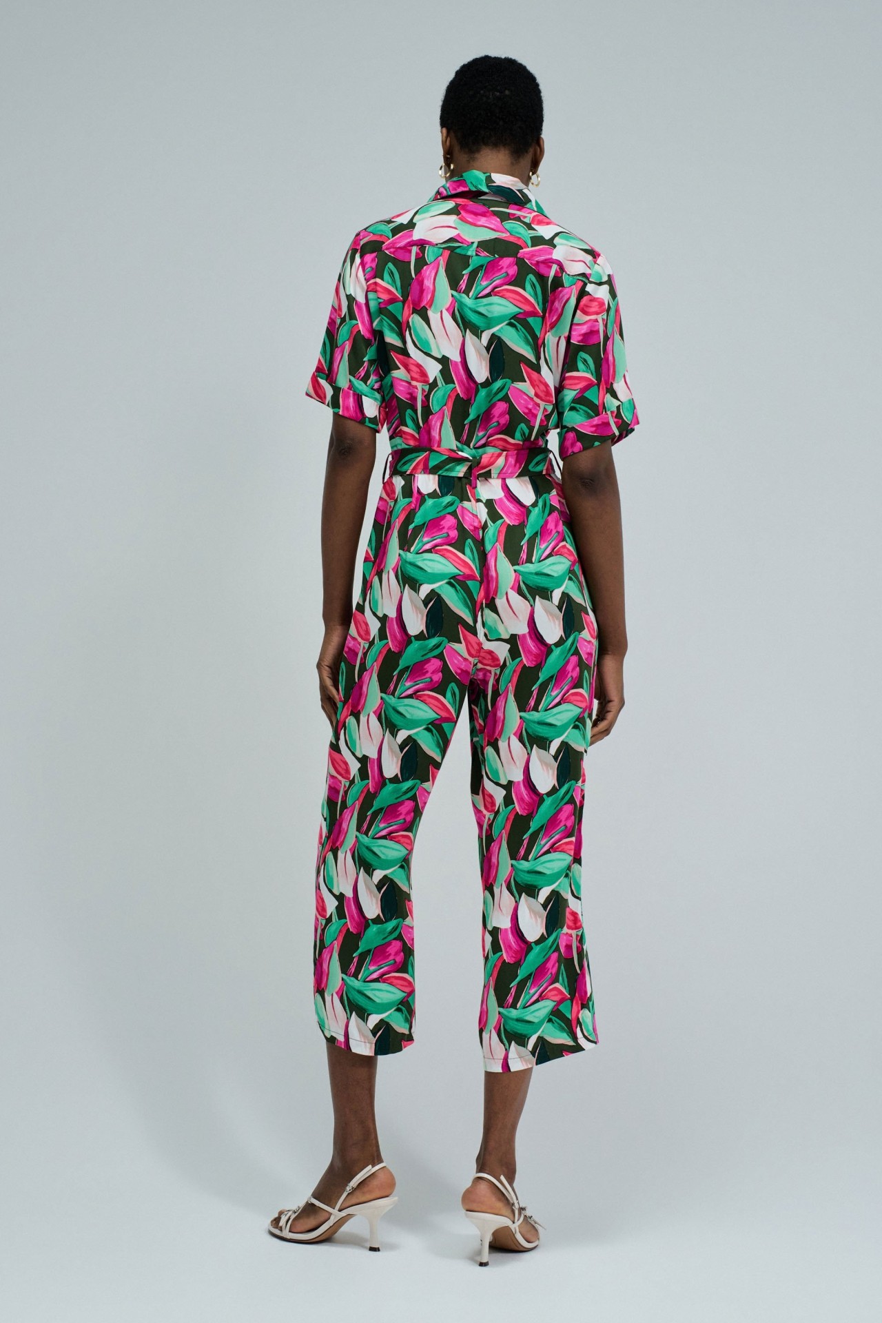 MONO CON PATR�N FLORAL
