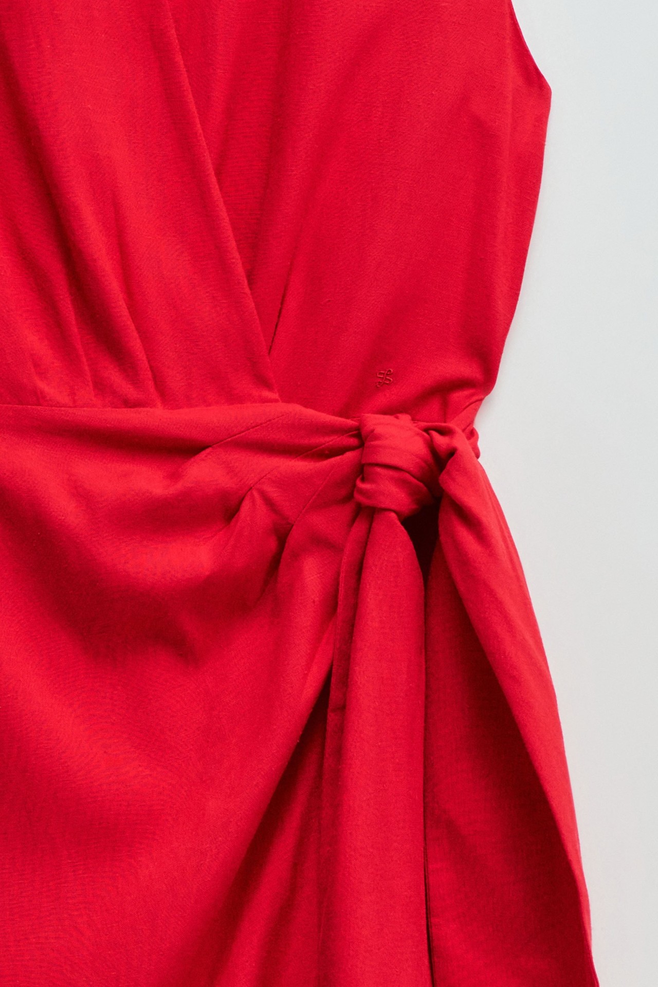 VESTIDO MIDI COM LINHO