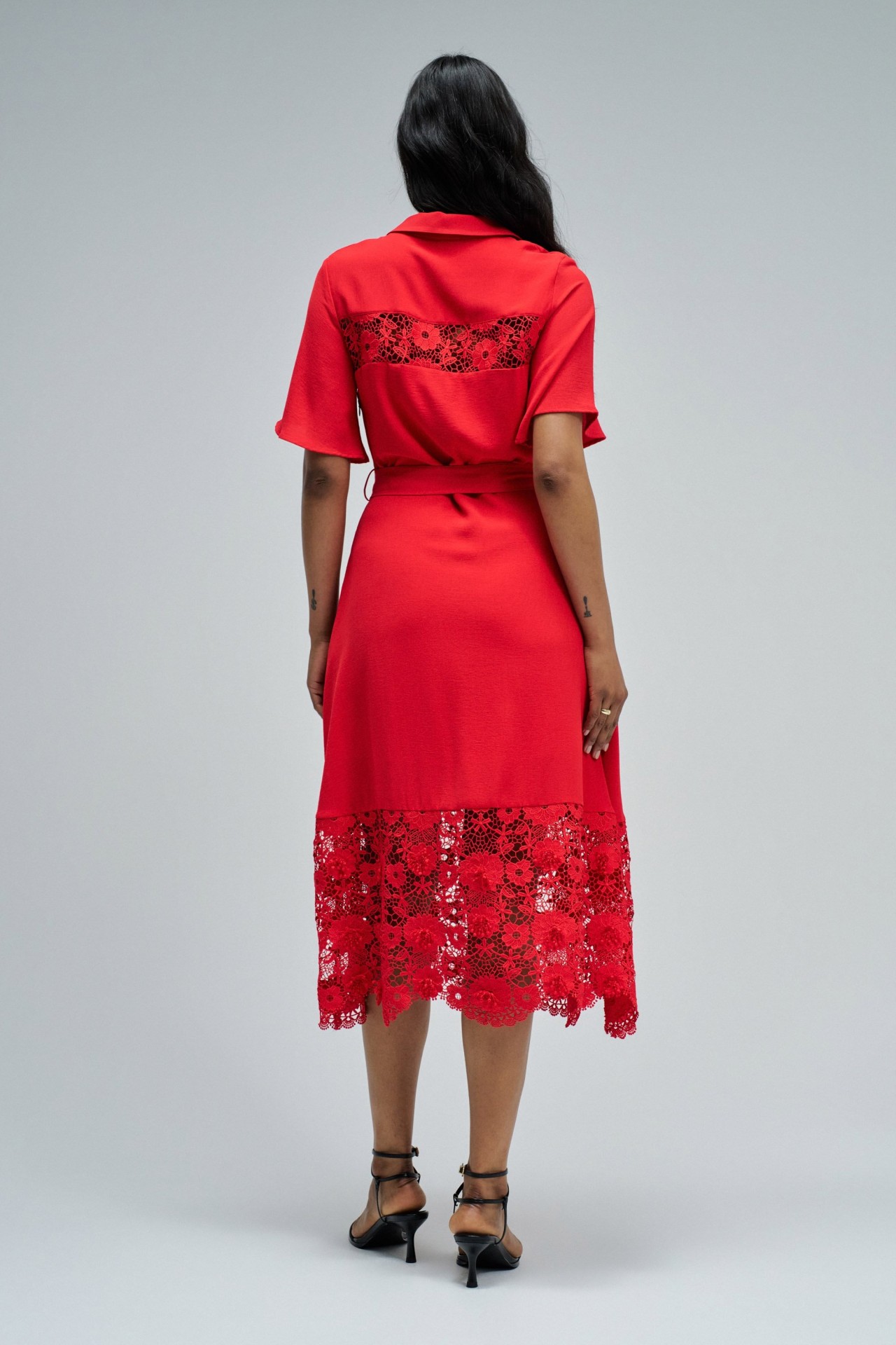 VESTIDO CAMISEIRO MIDI COM RENDA
