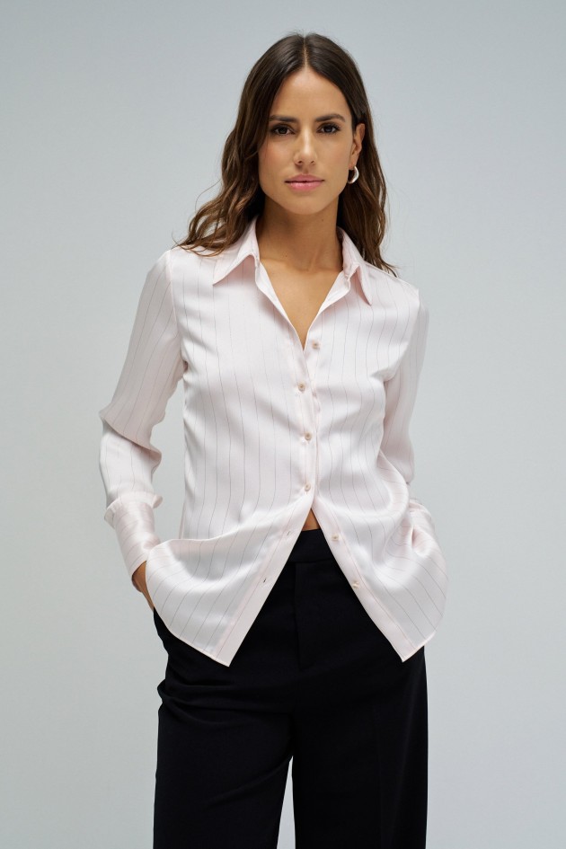 CAMISA ACETINADA COM RISCAS