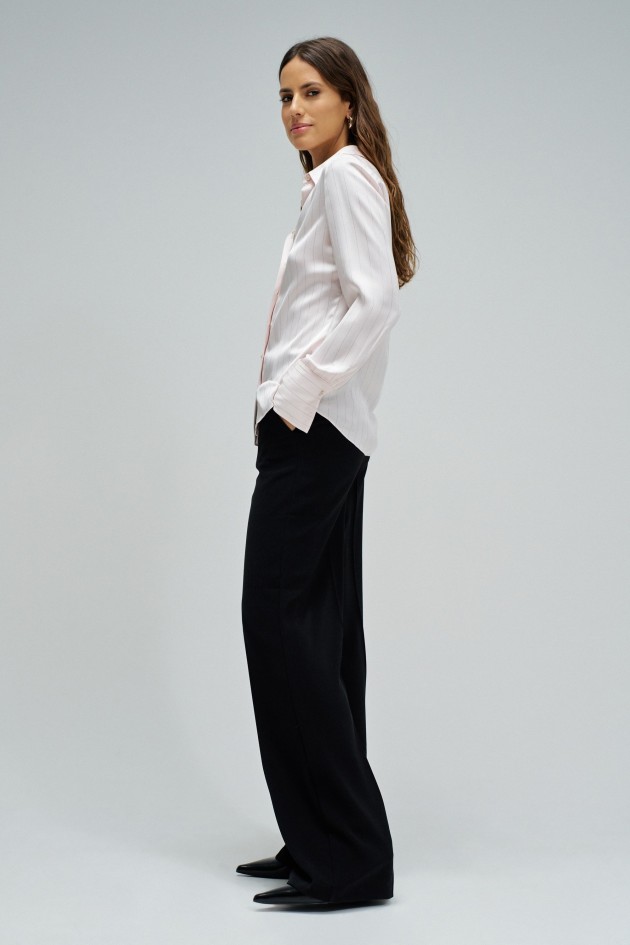 CAMISA ACETINADA COM RISCAS