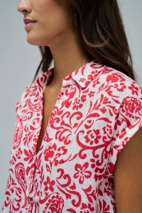 BLOUSE � MOTIF FLORAL