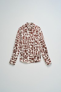 CAMISA SATINADA CON ESTAMPADO