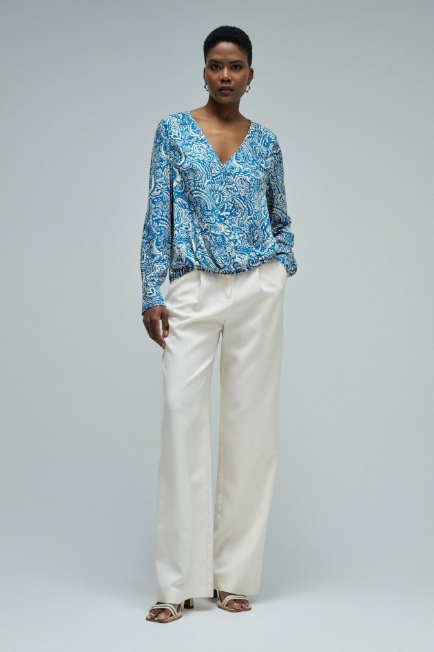 BLUSA ACETINADA COM PADRÃO