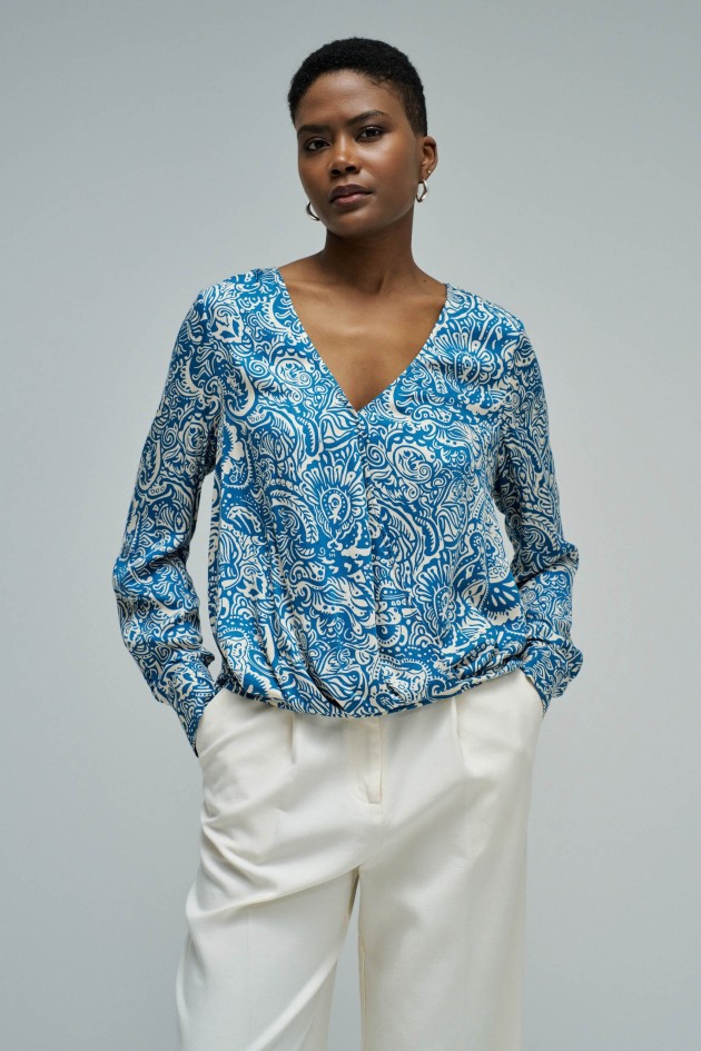 BLUSA ACETINADA COM PADRÃO