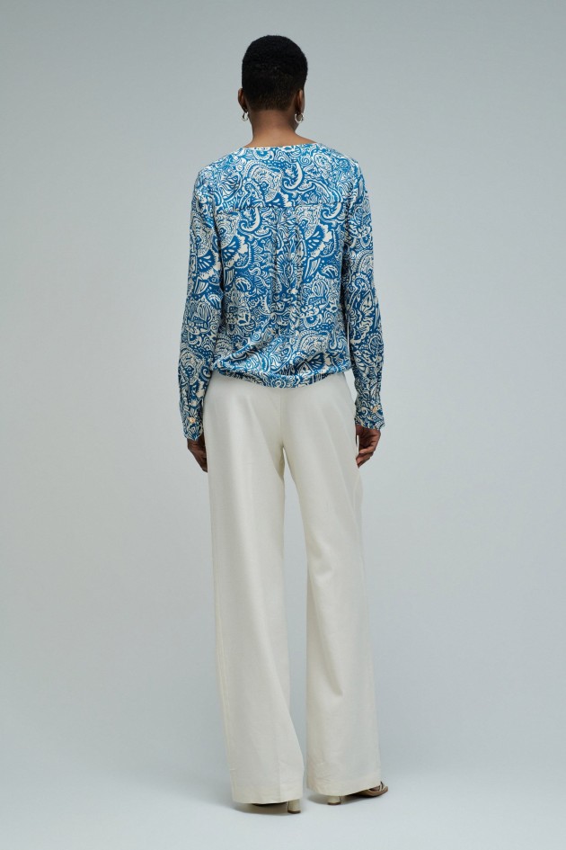 BLUSA ACETINADA COM PADRÃO