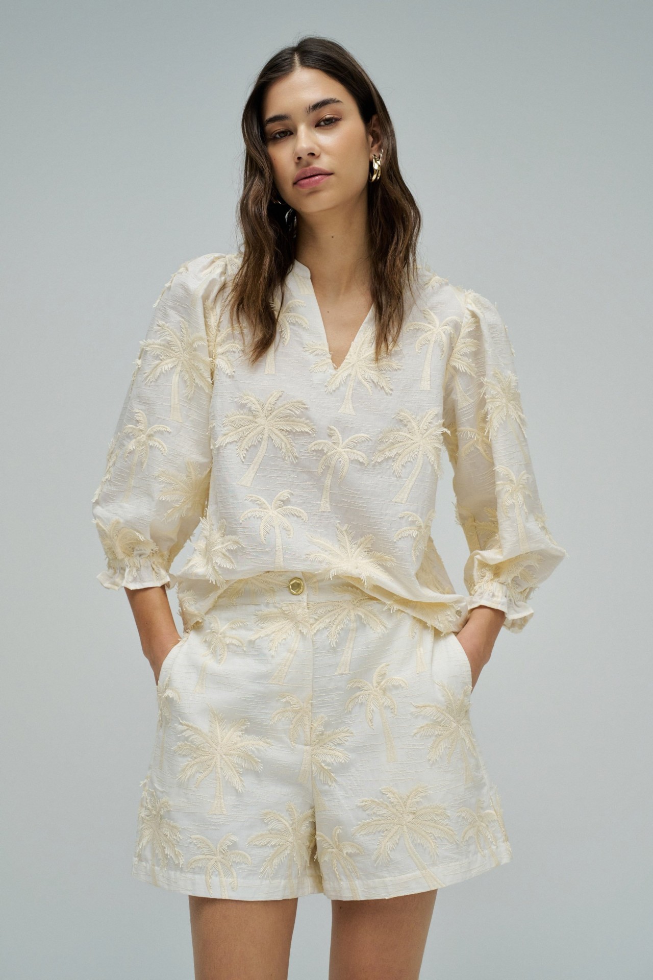 BLUSA COM EFEITO TRIDIMENSIONAL