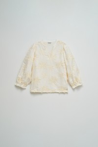 BLUSA COM EFEITO TRIDIMENSIONAL