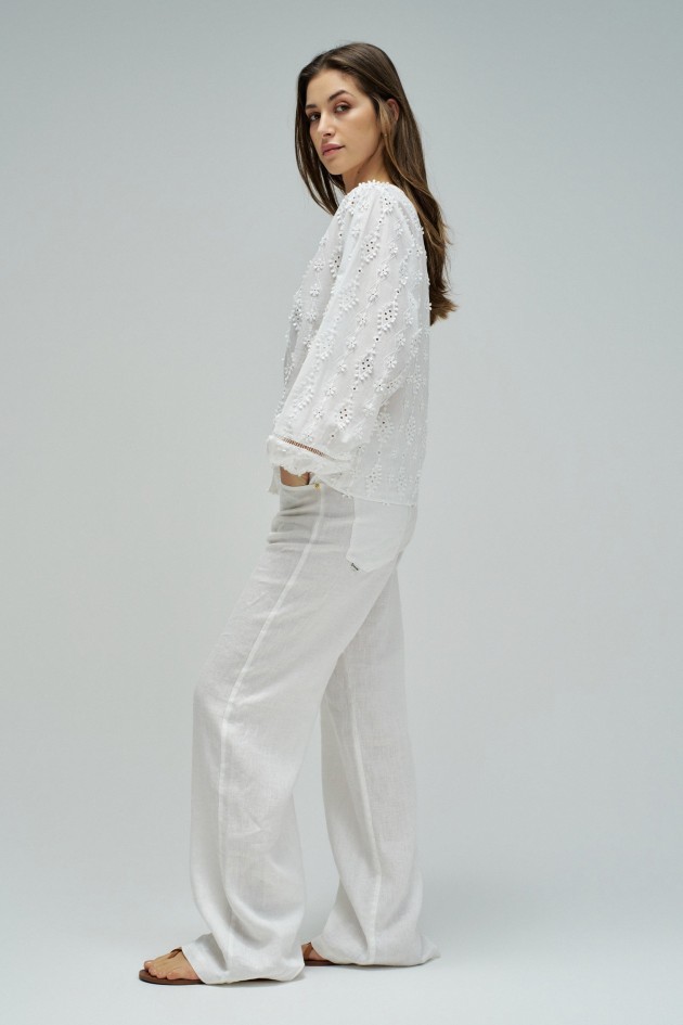 BLUSA COM BORDADOS