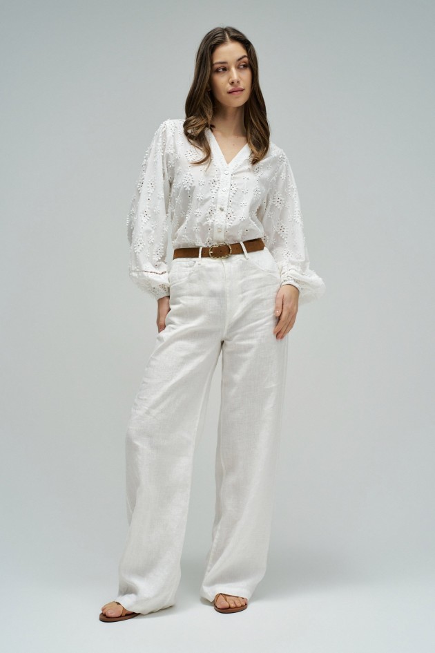 BLUSA COM BORDADOS