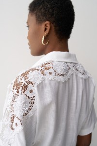 CAMISA COM RENDA E LINHO