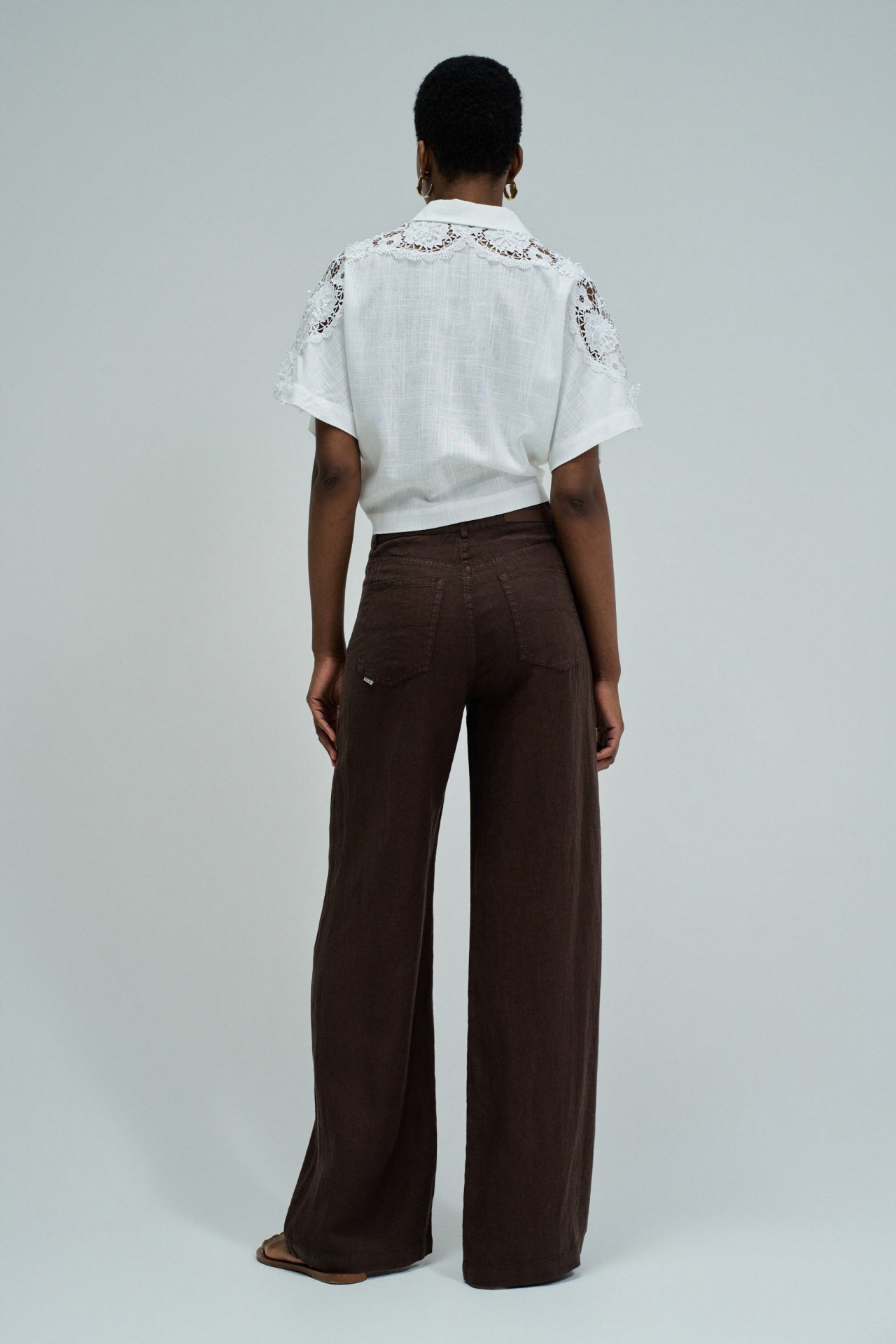 CAMISA COM RENDA E LINHO
