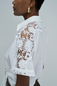 CAMISA COM RENDA E LINHO