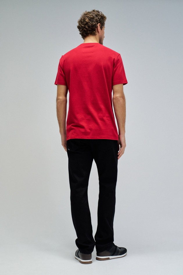 T-SHIRT MIT BRANDING