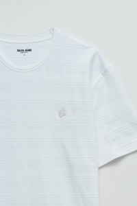 TEXTURED T-SHIRT