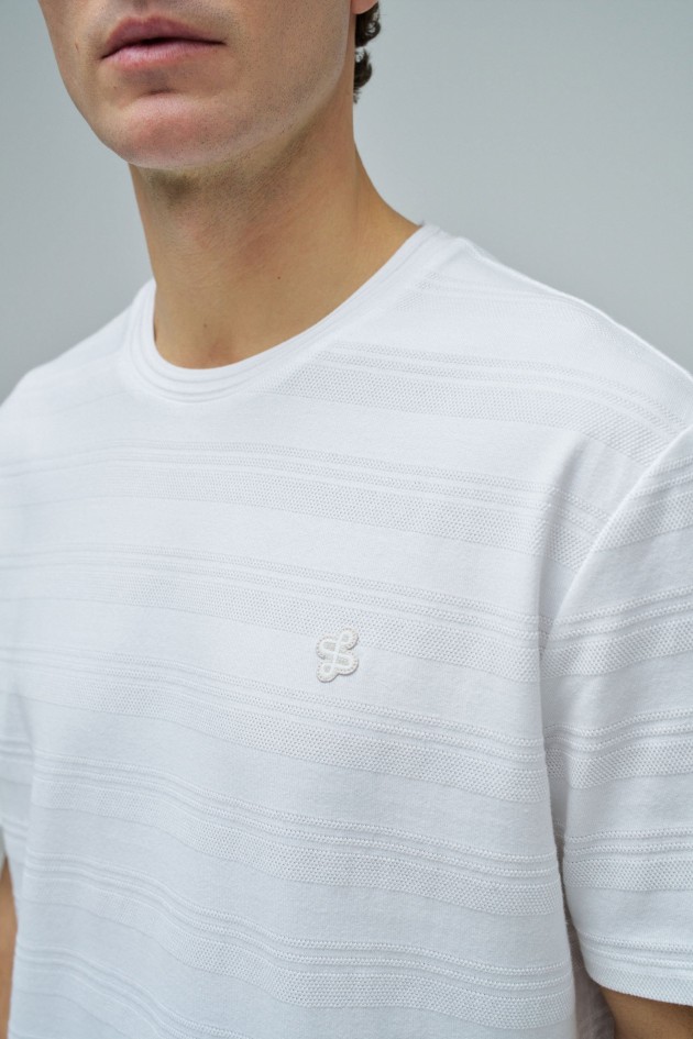 TEXTURED T-SHIRT