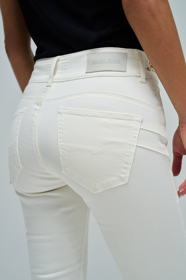 SECRET PUSH IN CROPPED SKINNY JEANS
