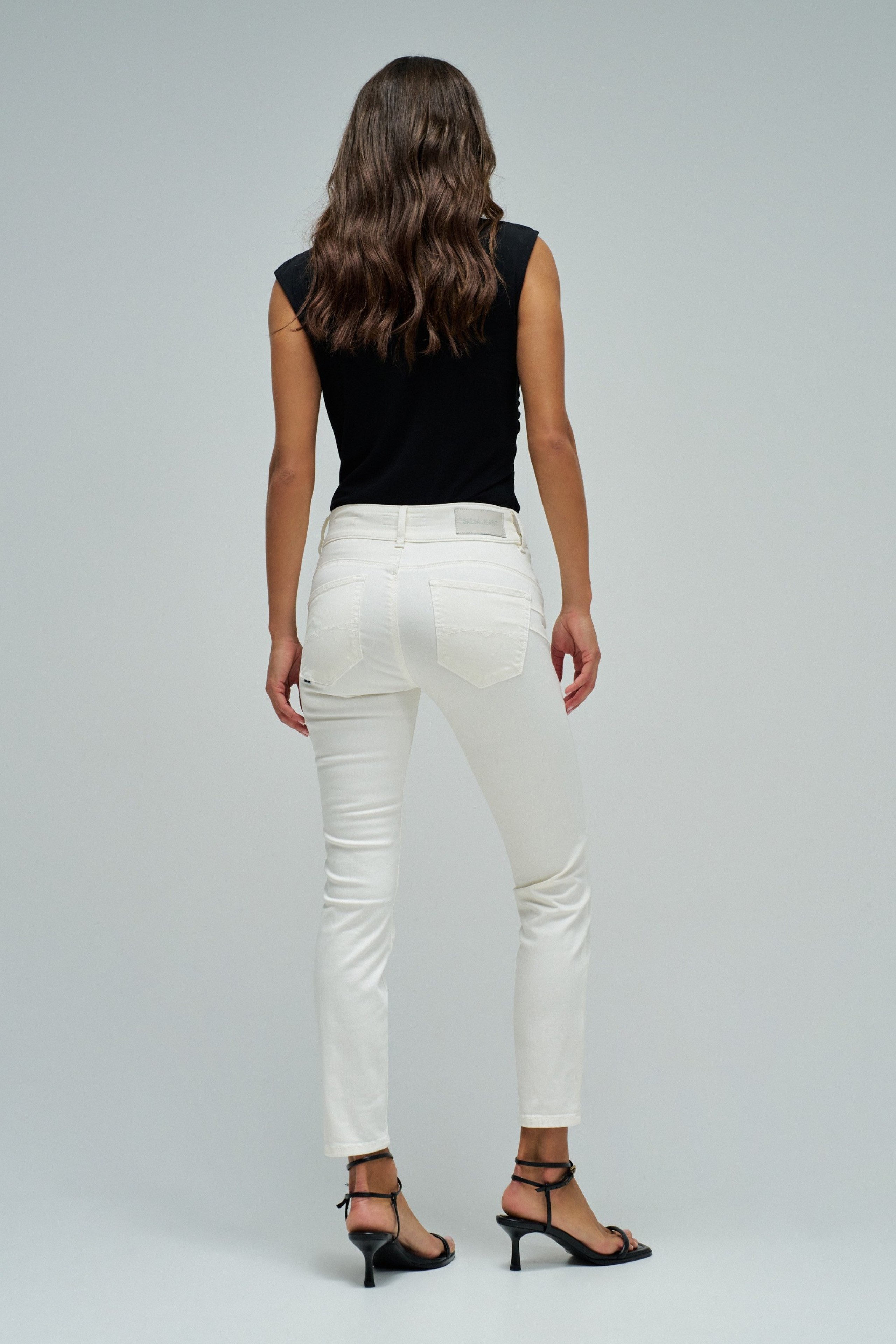 SECRET PUSH IN CROPPED SKINNY JEANS