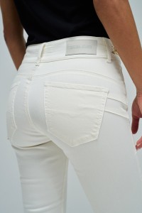 SECRET PUSH IN CROPPED SKINNY JEANS SECRET PUSH IN CROPPED SKINNY JEANS