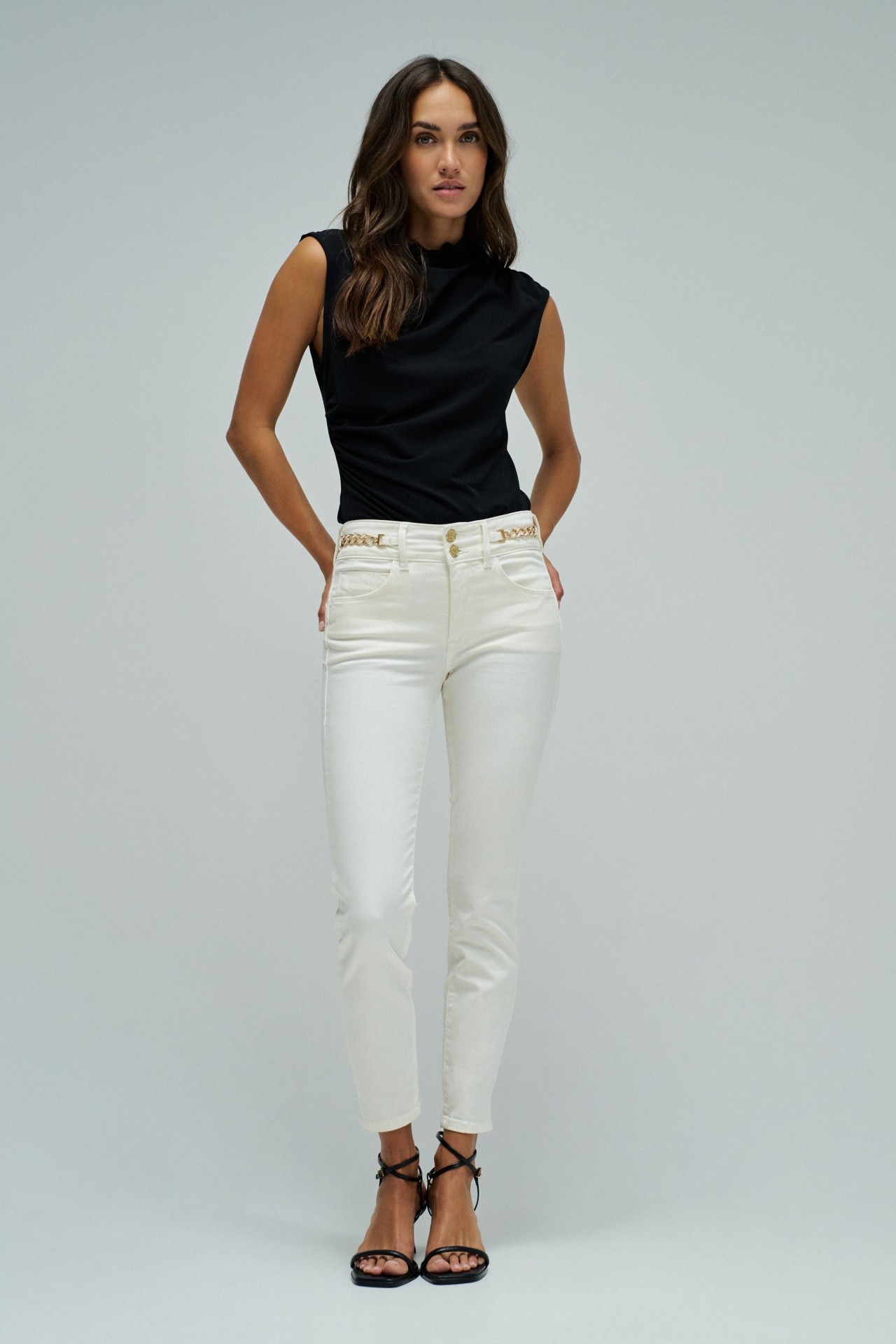 SECRET PUSH IN CROPPED SKINNY JEANS