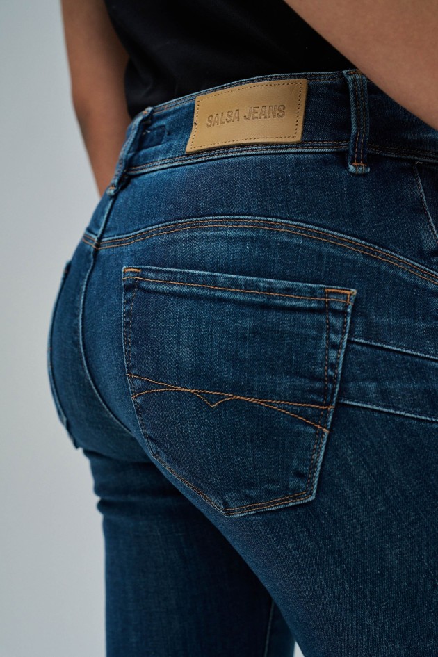 SECRET PUSH IN BOOTCUT JEANS