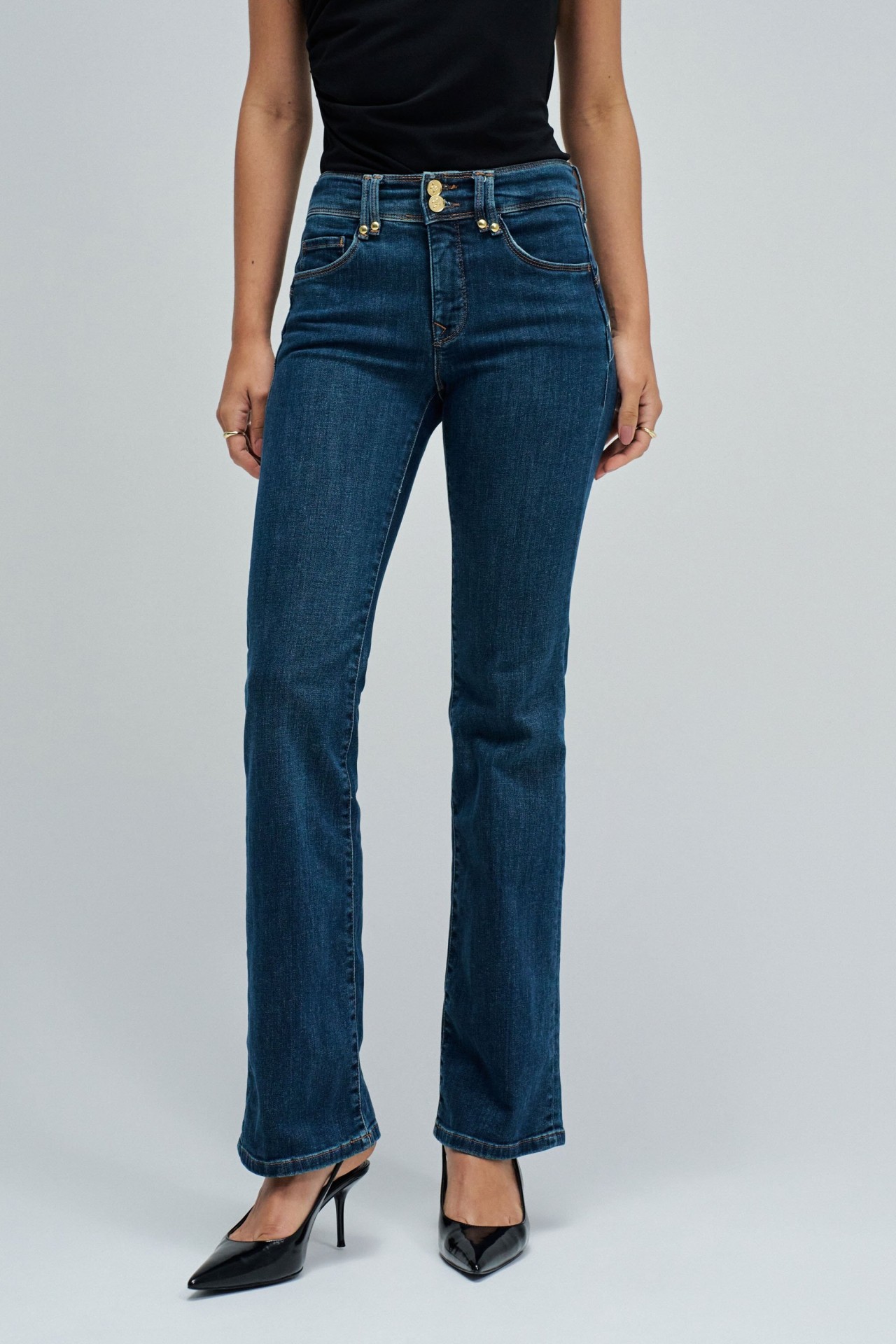 SECRET PUSH IN BOOTCUT JEANS