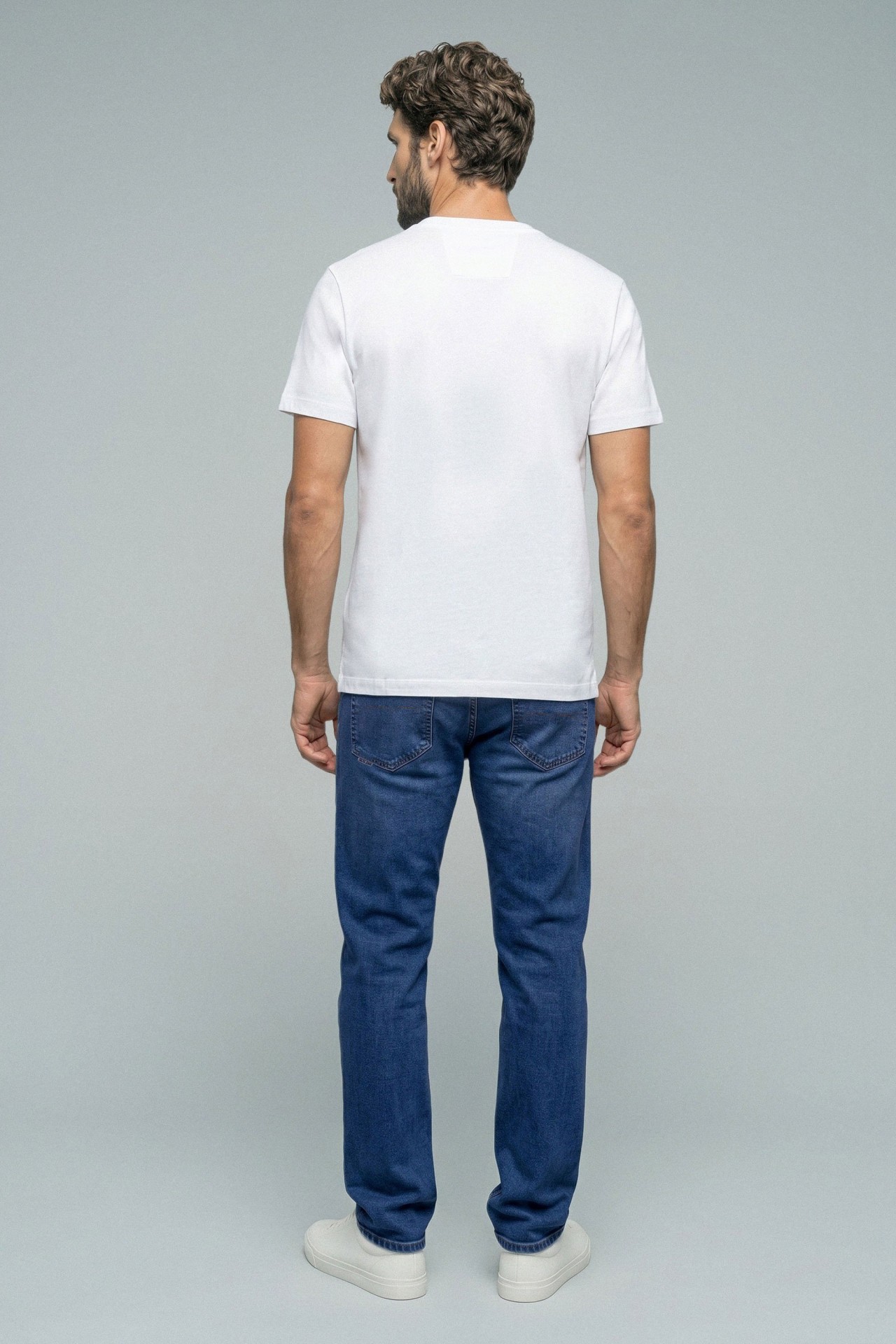 T-SHIRT AVEC BRANDING