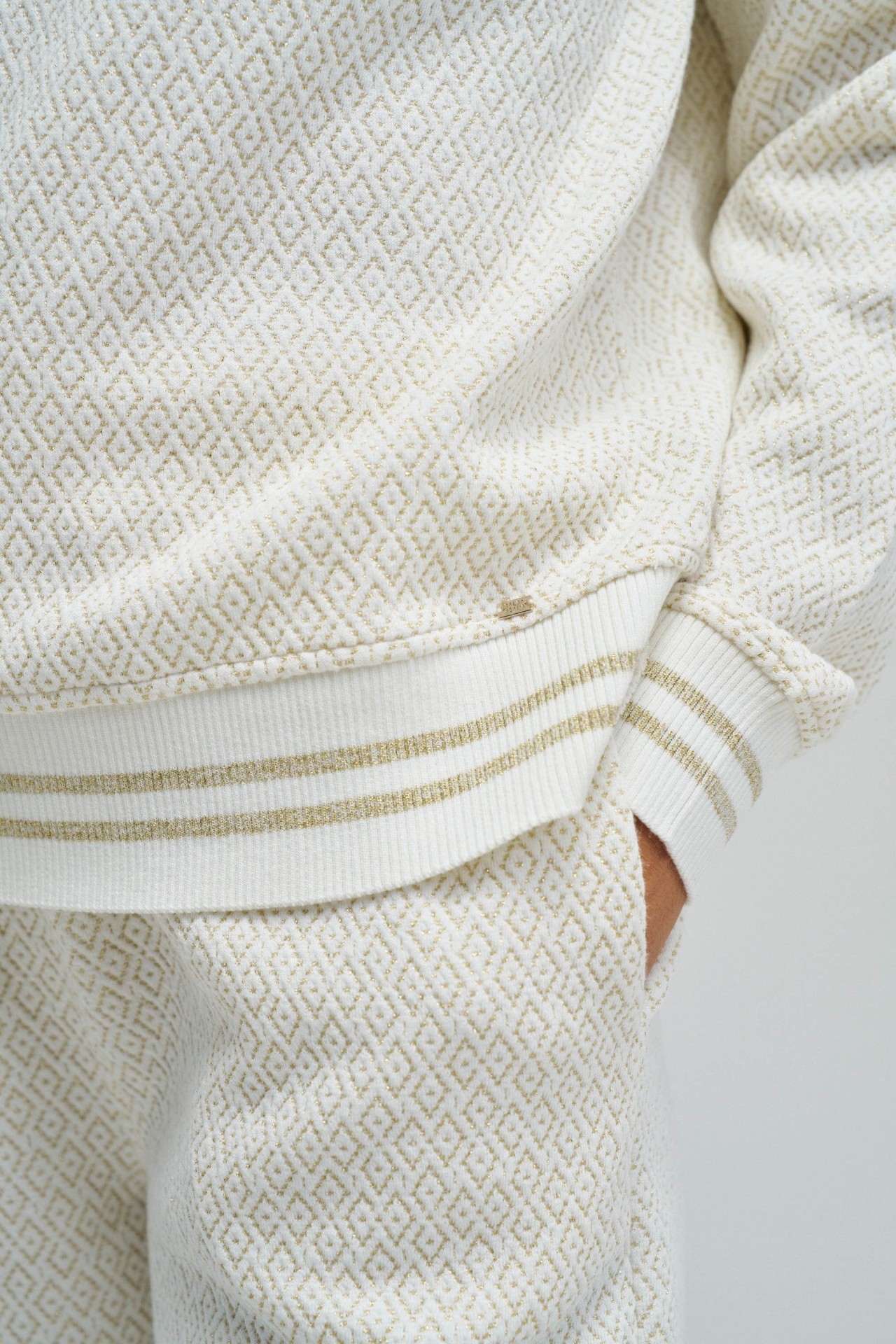 SUDADERA CON JACQUARD Y LUREX