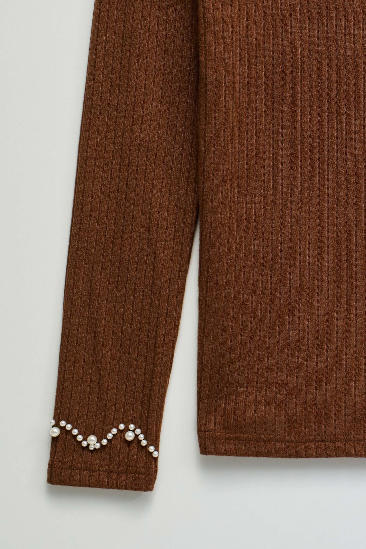 RIBBED KNIT SWEATER