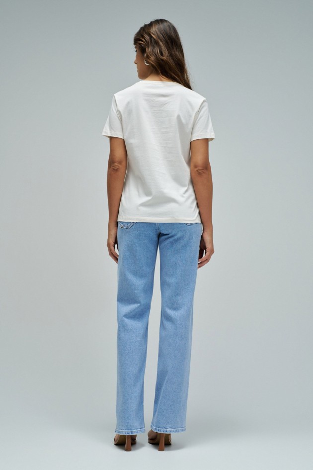 T-SHIRT MET DRUK EN MERKIDENTITEIT