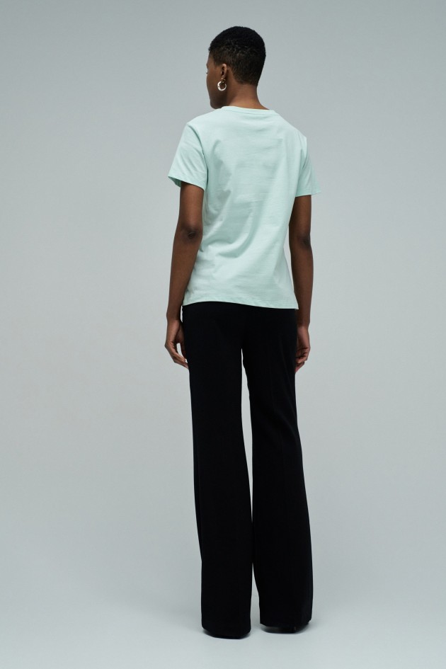 T-SHIRT MET DRUK EN MERKIDENTITEIT