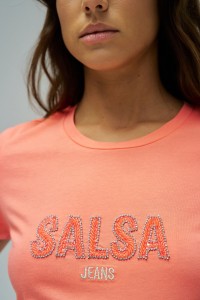 T-SHIRT MIT BRANDING