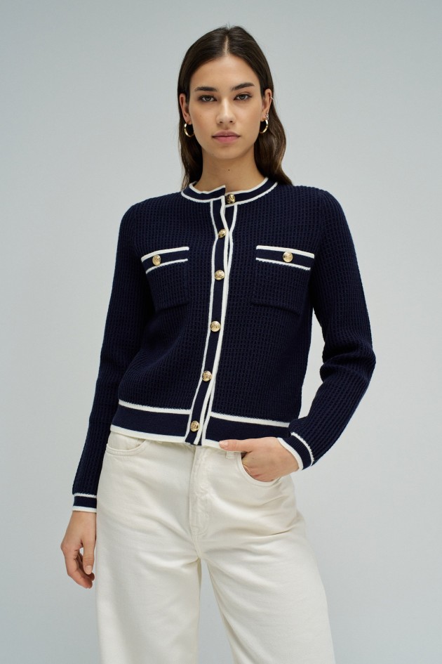 CARDIGAN AVEC DES BOUTONS EN OR