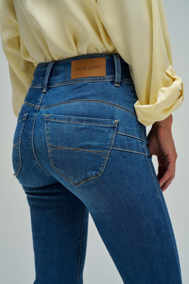 SECRET PUSH IN BOOTCUT SOFT TOUCH JEANS