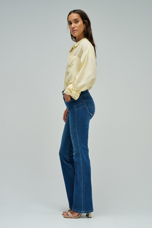 SECRET PUSH IN BOOTCUT SOFT TOUCH JEANS
