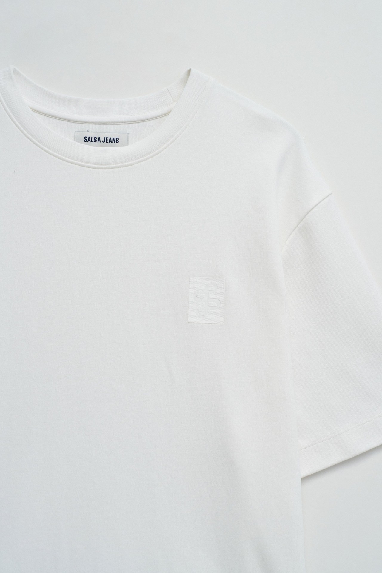 T-SHIRT WITH BRANDING