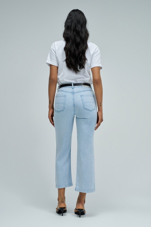 LIGHTDENIM TROUSERS WITH CROPPED STRAIGHT LEG